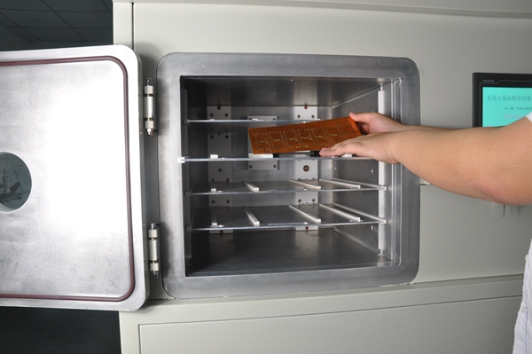 放置入等離子清洗機中進行等離子活化處理 放置入等離子清洗機中進行等離子活化處理